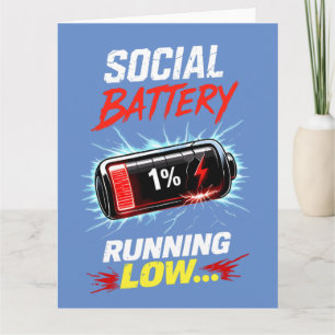 Tarjeta Camiseta Divertida de Introvertido con Batería Soc