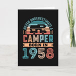 Tarjeta Camper nacido en 1958 70th Birthday Gift RV Campin<br><div class="desc">Nunca subestimes a un Camper nacido en 1958. Regalo de cumpleaños número 70 ideal para los aficionados a la automotriz y el camping de 70 años a los que les encanta acampar y viajar en su RV. Para hombres,  mujeres,  tu padre en el Día del Padre.</div>