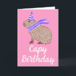Tarjeta Capy Birthday Funny Capybara Lover Saludo Rosa<br><div class="desc">Una tarjeta divertida que muestra un ilustracion de un capibara usando un gorra de cumpleaños y una bufanda,  con el juego de palabras Capy Birthday debajo. El interior dice: "Te deseo un día especial lleno de todas las cosas que amas. ¡Feliz cumpleaños!"</div>