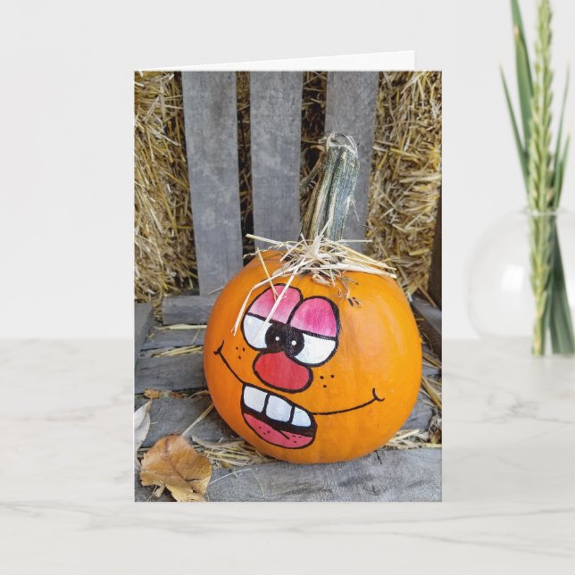 Tarjeta cara divertida en la calabaza pintada (Anverso)