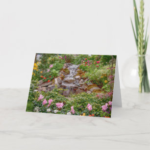Tarjeta Cascada con flores de primavera