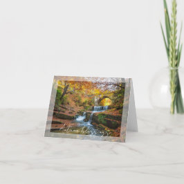 Tarjeta Cascada de otoño y puente con texto personalizado