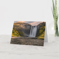 Cascada de Skogafoss en la salida del sol de la