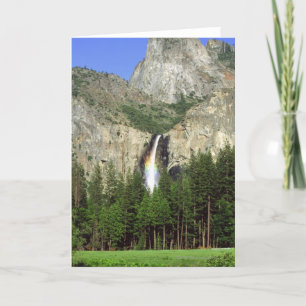 Tarjeta Cascada en el parque nacional de Yosemite,