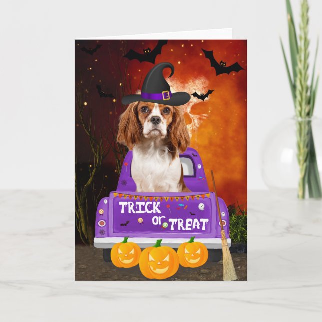 Tarjeta Cavalier King Dog en Camión de Halloween (Anverso)
