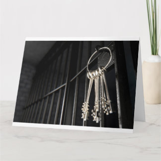 Tarjeta Celda con puerta abierta y manojo de llaves