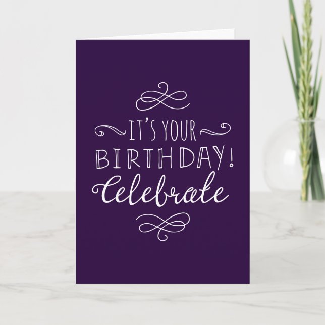 Tarjeta Celebración de cumpleaños morado y blanco (Anverso)