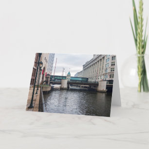 Tarjeta centro de milwaukee riverfront y arquitectura