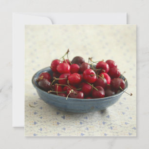 Tarjeta Cerezas en un tazón azul