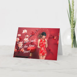 Tarjeta Chica chino de Año Nuevo con un paraguas rojo
