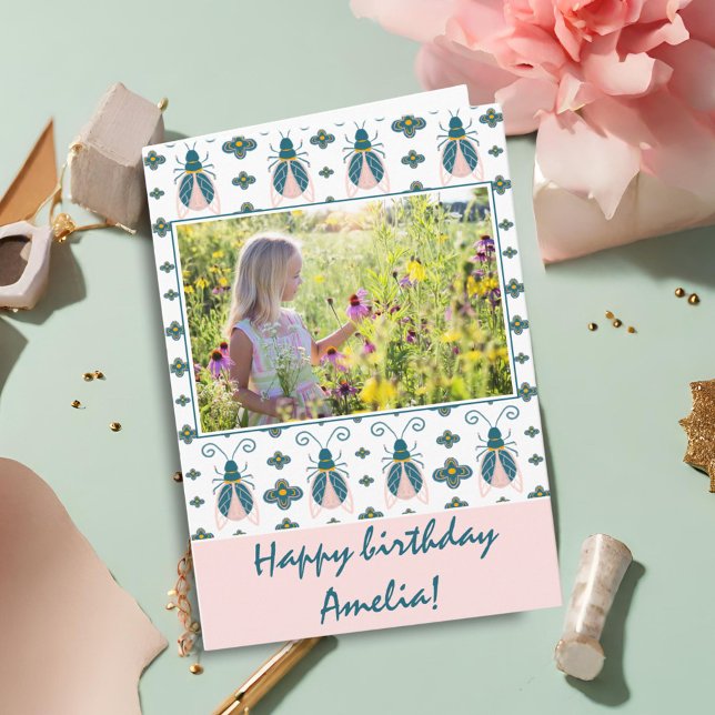 Tarjeta Chica de cumpleaños con flores de insectos rosados (Subido por el creador)