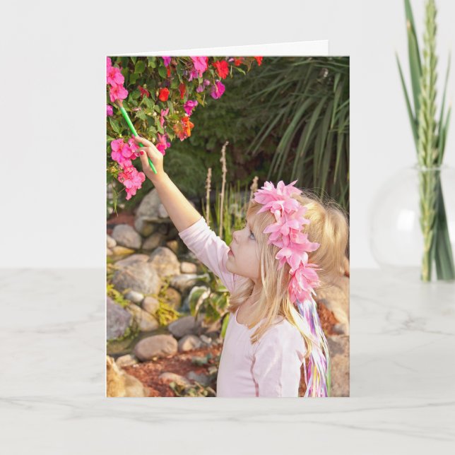 Tarjeta Chica de hadas pintando una flor (Anverso)