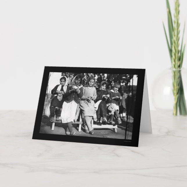 Tarjeta Chicas que hacen punto en Albania 1923 (Anverso)