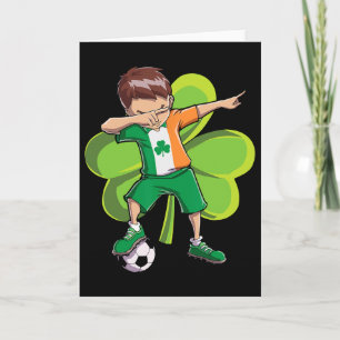 Tarjeta Chico de fútbol haciendo Dabbing Día de San Patric