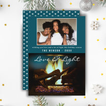 Chimenea moderna de leña, foto navideña acogedora