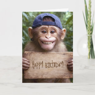 Tarjeta Chimpancé con letrero de cumpleaños de madera
