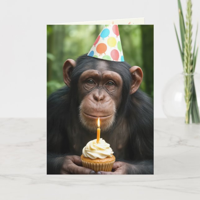Tarjeta Chimpanzee llevando un pastel de cumpleaños (Anverso)