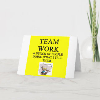 Tarjeta chiste de trabajo de equipo