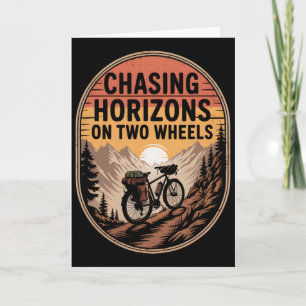 Tarjeta Ciclismo de montaña al aire libre persiguiendo hor