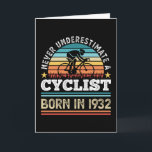 Tarjeta Ciclista nacido en 1932 Ciclismo con regalo de cum<br><div class="desc">Nunca subestimes a un ciclista que nació en 1932. Para los ciclistas amantes de la bicicleta,  el ciclismo,  la bicicleta y el ciclismo de montaña. Gracioso cumpleaños 90,  Día del Padre o Regalo de Navidades para hombres,  mujeres.</div>
