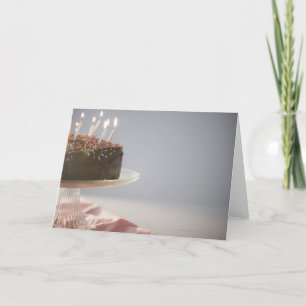 Tarjeta Ciérrese para arriba de la torta de cumpleaños del