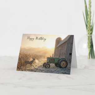 Tarjeta Ciervo de cumpleaños en niebla con tractor agrícol