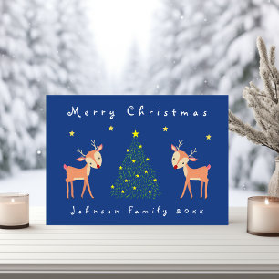 Tarjeta Ciervo lindo con árbol de Navidad y estrellas