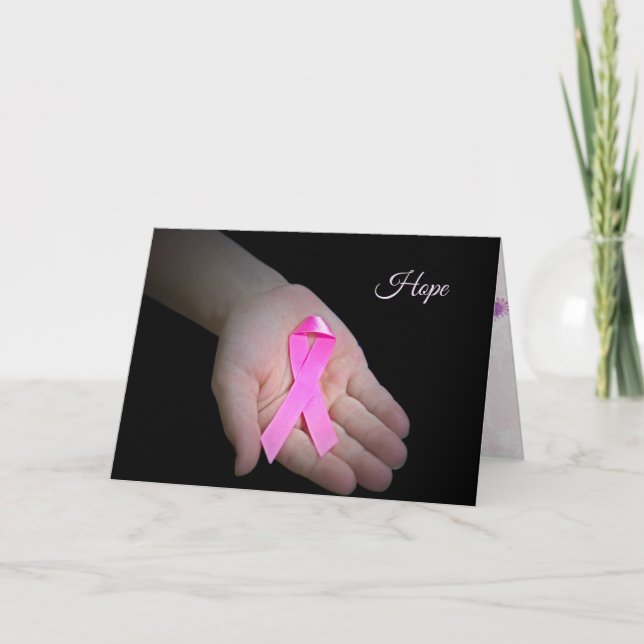 Tarjeta cinta rosada para el cáncer de mama en la mano del (Anverso)
