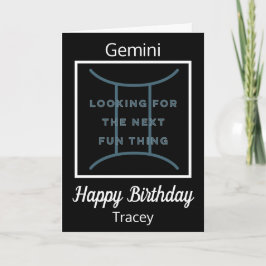 Tarjeta Cita divertida de Gemini Zodiac en cumpleaños blan