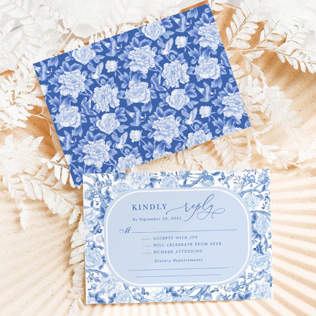 Tarjeta Classic Blue Chinoiserie Bird Peony Wedding RSVP (Subido por el creador)