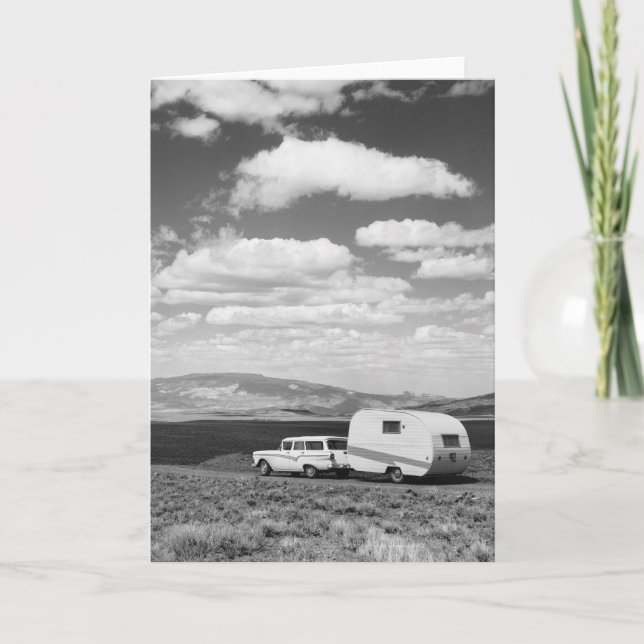 Tarjeta Coche que tira del remolque en el camino (Anverso)