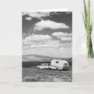 Tarjeta Coche que tira del remolque en el camino