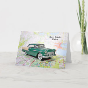 Tarjeta coche retro en la hoja de ruta