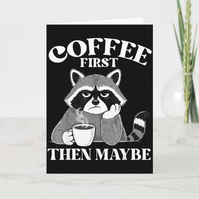 Tarjeta Coffee First Then Maybe Funny Introvert Raccoon Co (Anverso)