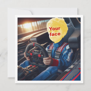 Tarjeta Coloca mi cara en el coche de carreras de la fórmu