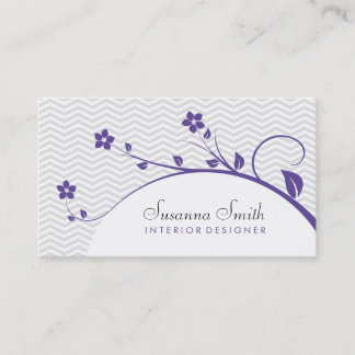 Tarjeta con flores púrpura y chevrón elegante