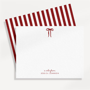 Tarjeta con rayas rojas y lazo para días festivos