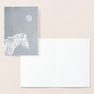 Tarjeta Con Relieve Metalizado Cebra de Relieve metalizado plateado con luna