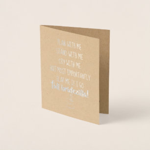 Tarjeta Con Relieve Metalizado Dama de honor de Bridezilla o criada del honor muy