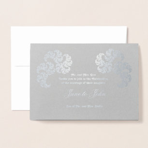 Tarjeta Con Relieve Metalizado Diseño de arte fractal paisley en gris