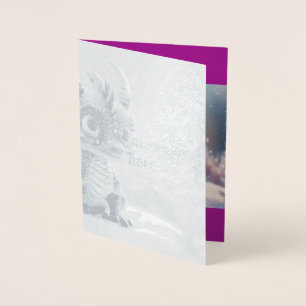 Tarjeta Con Relieve Metalizado Dragón en la nieve.