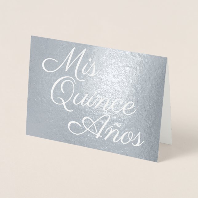 Tarjeta Con Relieve Metalizado Elegante caligrafía Plata Mis Quince Años (Anverso)
