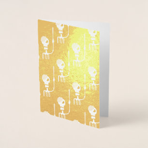 Tarjeta Con Relieve Metalizado esqueleto de Halloween con una espada 