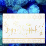 Tarjeta Con Relieve Metalizado Feliz Hanukkah<br><div class="desc">Celebrar ocho días y ocho noches del Festival de las Luces con tarjetas Hanukkah y regalos. El festival de las luces está aquí. Encienda la menorah, juegue con el dreidel y festín sobre los lagos y los suganiots. Celebra el espíritu de Hanukkah con amigos, familia y seres queridos deseándoles Feliz...</div>