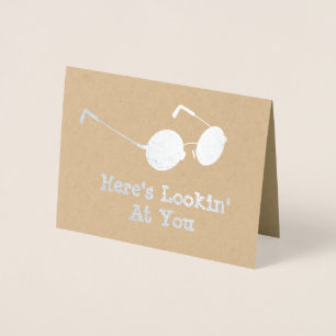 Tarjeta Con Relieve Metalizado Gafas redondas - Aquí están viendo sus especificac