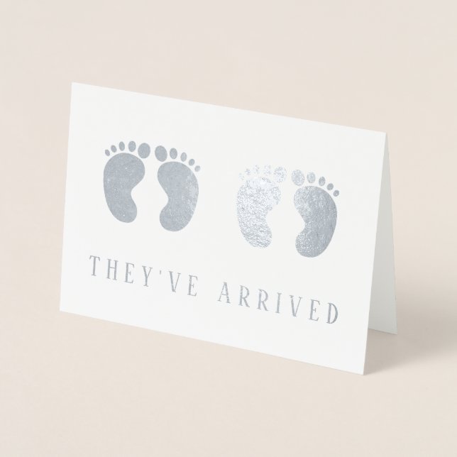 Tarjeta Con Relieve Metalizado Gemelos que han llegado con plata divertida (Anverso)