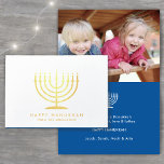 Tarjeta Con Relieve Metalizado Happy Hanukkah Techelet Blue Simple Moderno Menora<br><div class="desc">Desee a la familia y amigos los simples regalos de luz y amor por Hanukkah con una elegante foto personalizado doblada. Todo el texto de esta plantilla (incluyendo "Happy Hanukkah" en la parte delantera) es sencillo de personalizar con cualquier texto. El diseño de los Relieves metalizados de color azul, blanco...</div>