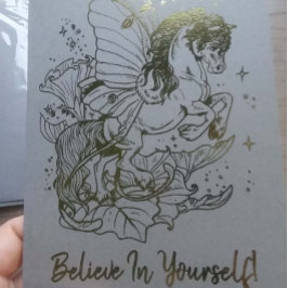 Tarjeta Con Relieve Metalizado Luna polilla alada Caballo de hadas