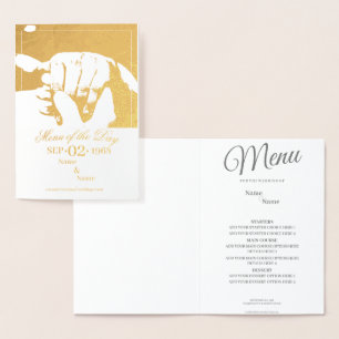 Tarjeta Con Relieve Metalizado Manos de una pareja Boda de colores con anillo