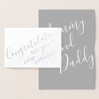 Tarjeta Con Relieve Metalizado Nuevos Padres Elegantes Caligrafía Felicitaciones